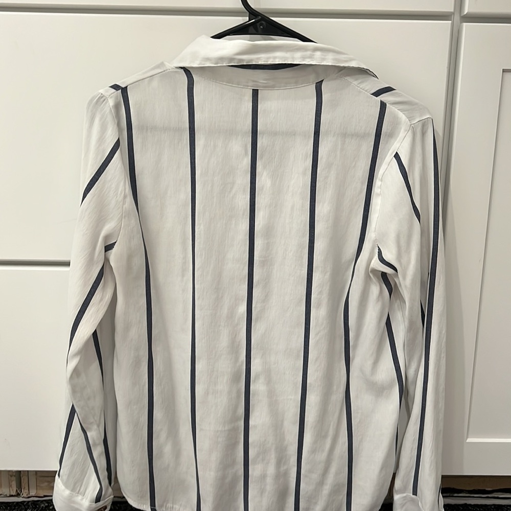 Button up - Picture 3 of 3